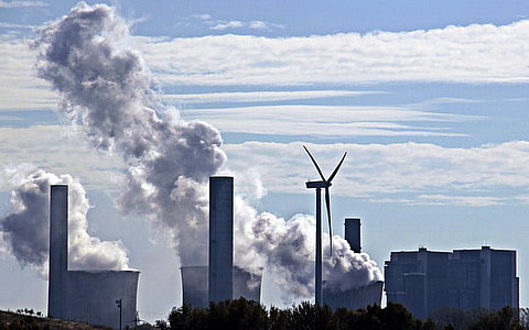 我國首口超萬米科探井完鉆，全球首次在陸地萬米深層鉆探發(fā)現(xiàn)油氣